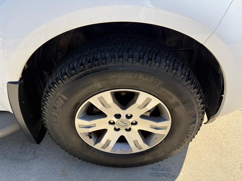 Nissan Pathfinder LE 4WD 2011