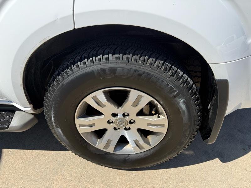 Nissan Pathfinder LE 4WD 2011