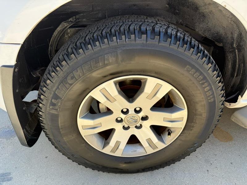 Nissan Pathfinder LE 4WD 2011