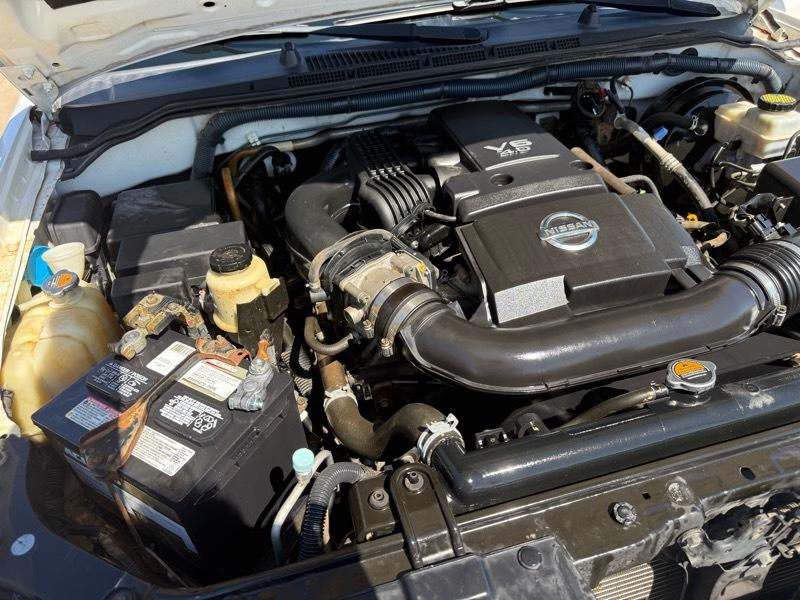 Nissan Pathfinder LE 4WD 2011