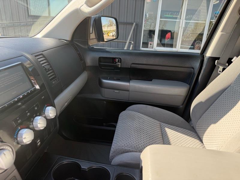 Toyota Tundra 2WD CrewMax 145.7" 5.7L SR5 (Natl) 2011