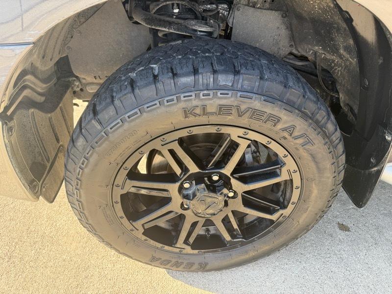 Toyota Tundra 2WD CrewMax 145.7" 5.7L SR5 (Natl) 2011