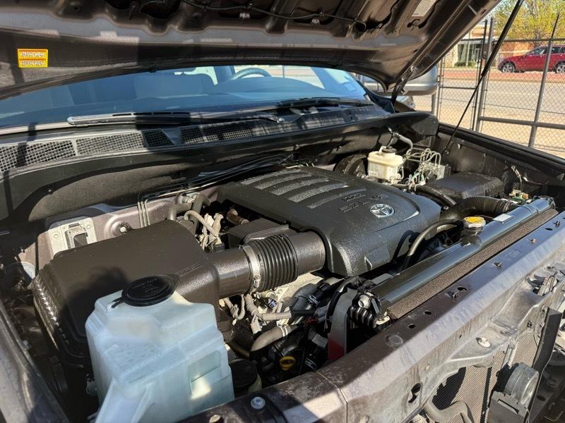 Toyota Tundra 2WD CrewMax 145.7" 5.7L SR5 (Natl) 2011