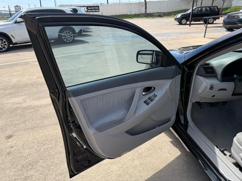 Toyota Camry LE 4D Sedan 2010