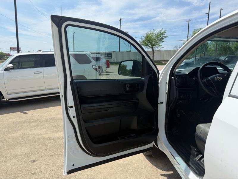 Toyota Tundra SR5 4.6L V8 Double Cab 2WD 2016