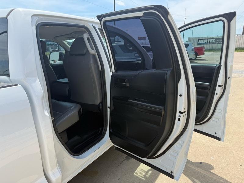 Toyota Tundra SR5 4.6L V8 Double Cab 2WD 2016