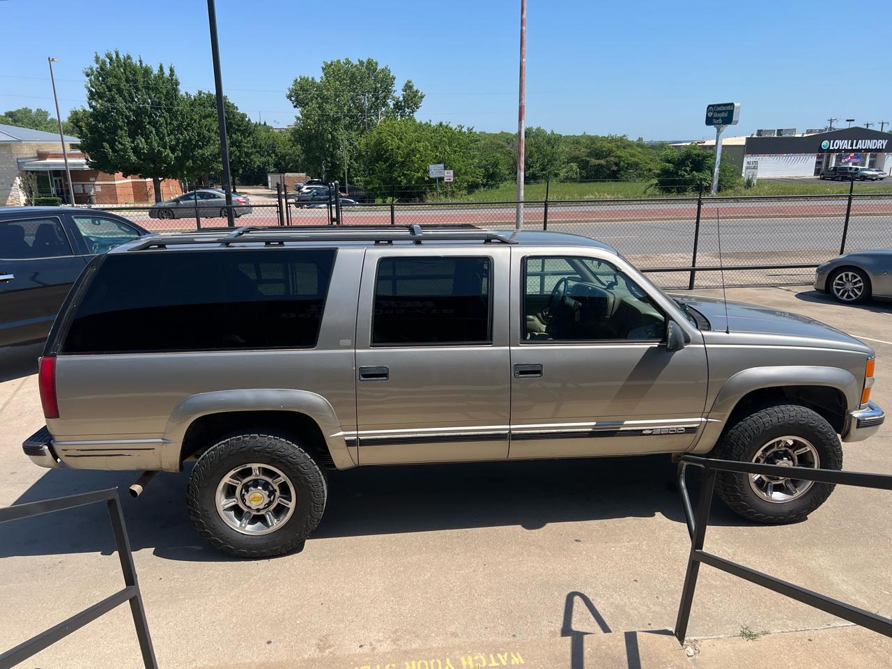 Chevrolet Suburban K2500 4WD 1999