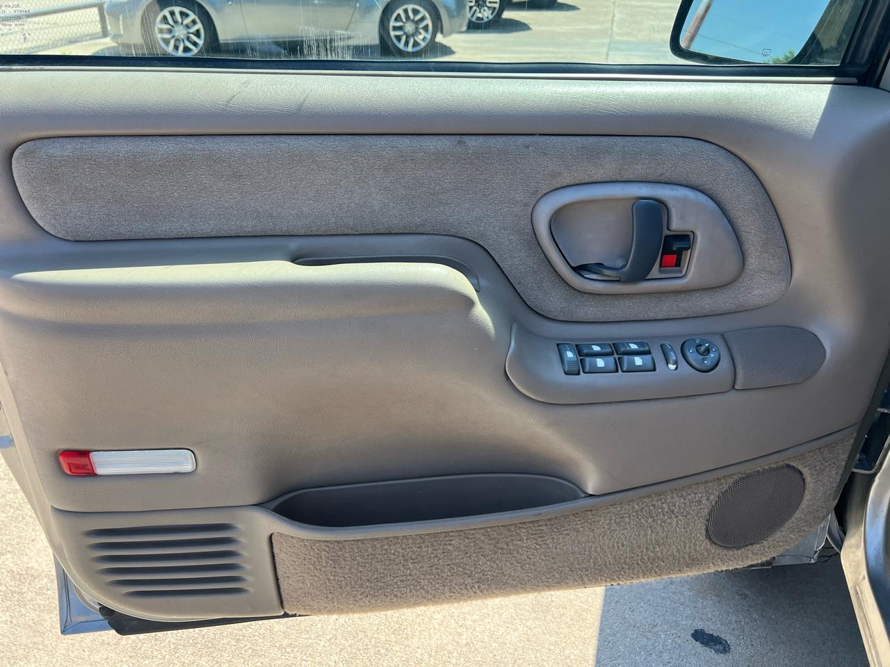 Chevrolet Suburban K2500 4WD 1999