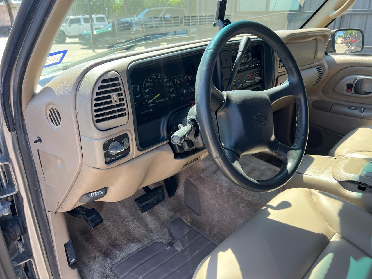 Chevrolet Suburban K2500 4WD 1999