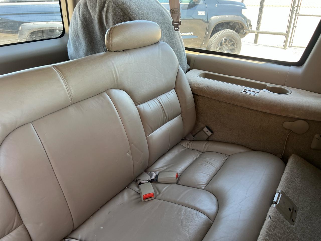 Chevrolet Suburban K2500 4WD 1999