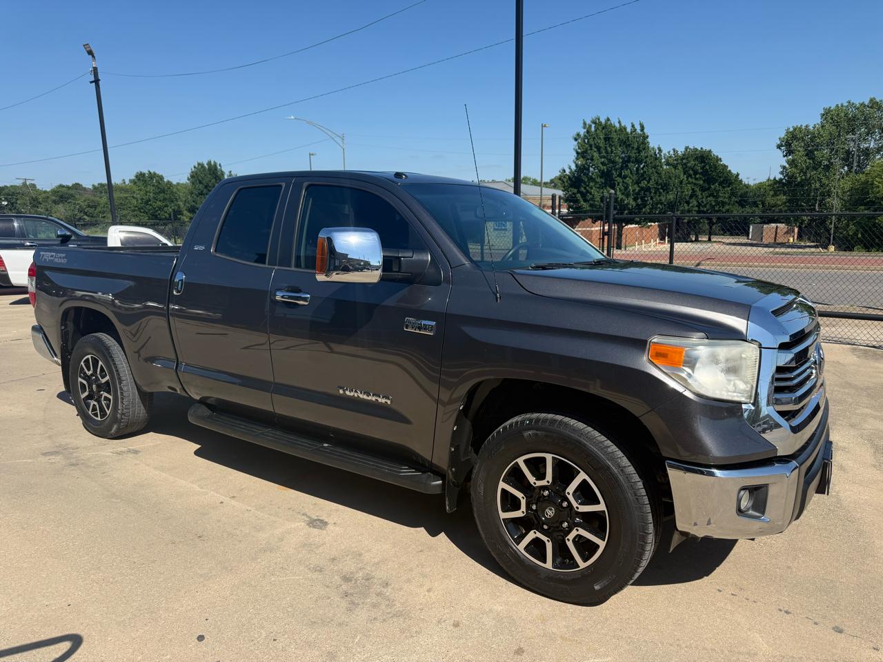Toyota Tundra SR5 5.7L FFV V8 Double Cab 2WD 2016