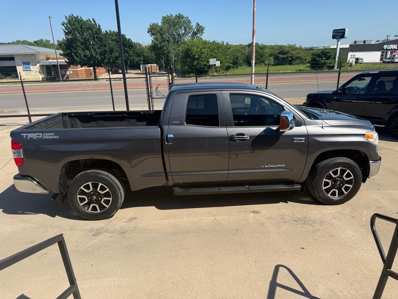 Toyota Tundra SR5 5.7L FFV V8 Double Cab 2WD 2016