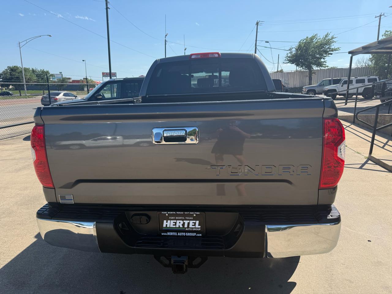Toyota Tundra SR5 5.7L FFV V8 Double Cab 2WD 2016