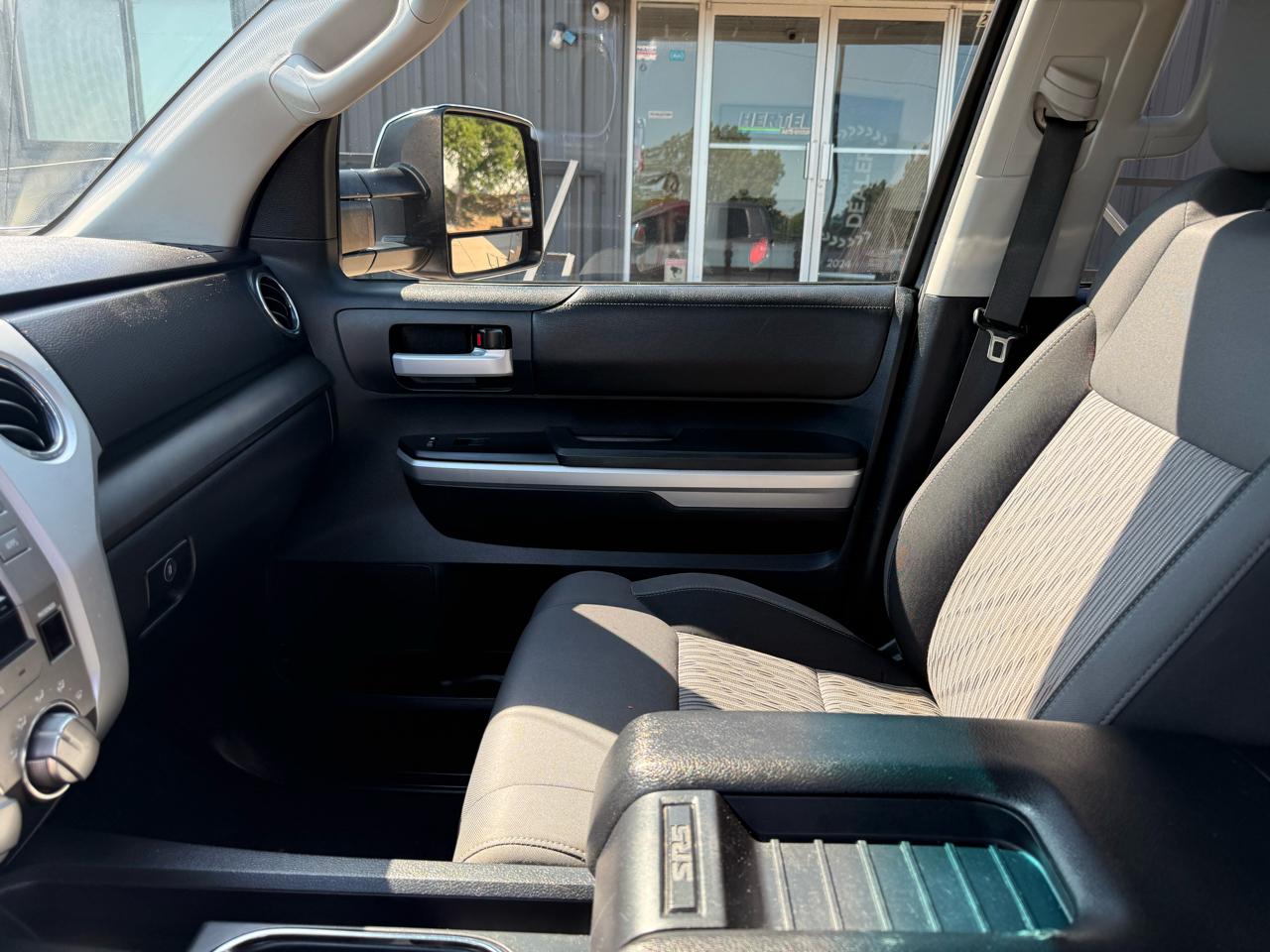 Toyota Tundra SR5 5.7L FFV V8 Double Cab 2WD 2016