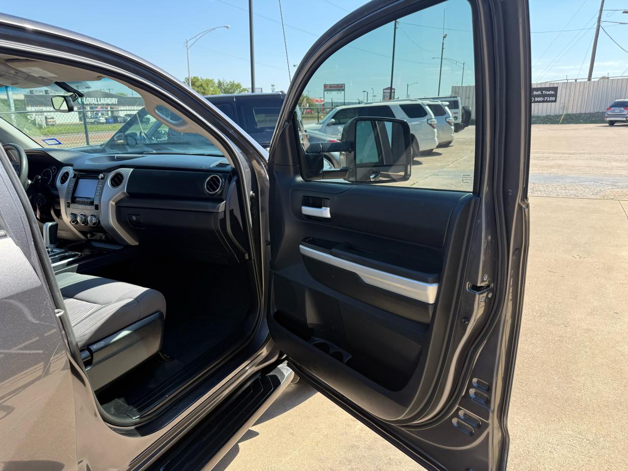 Toyota Tundra SR5 5.7L FFV V8 Double Cab 2WD 2016