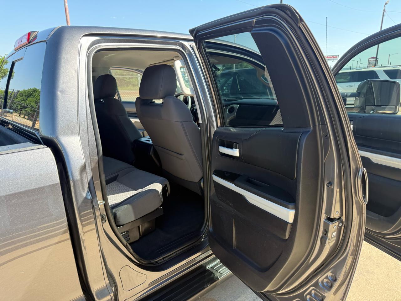 Toyota Tundra SR5 5.7L FFV V8 Double Cab 2WD 2016