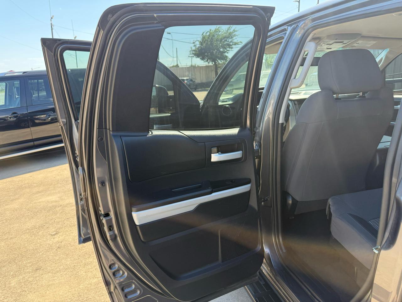 Toyota Tundra SR5 5.7L FFV V8 Double Cab 2WD 2016