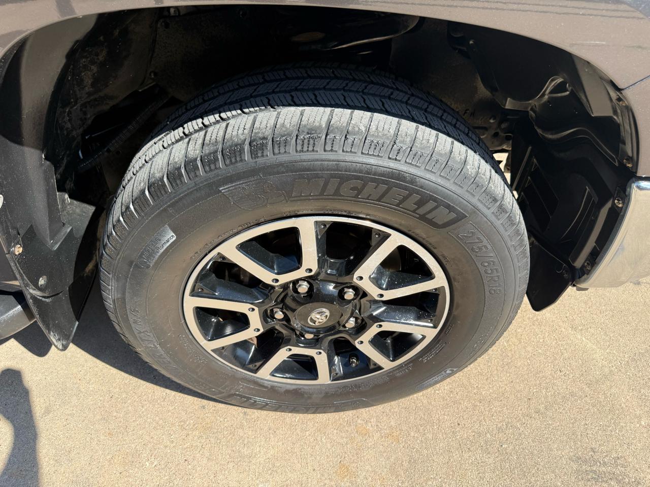 Toyota Tundra SR5 5.7L FFV V8 Double Cab 2WD 2016