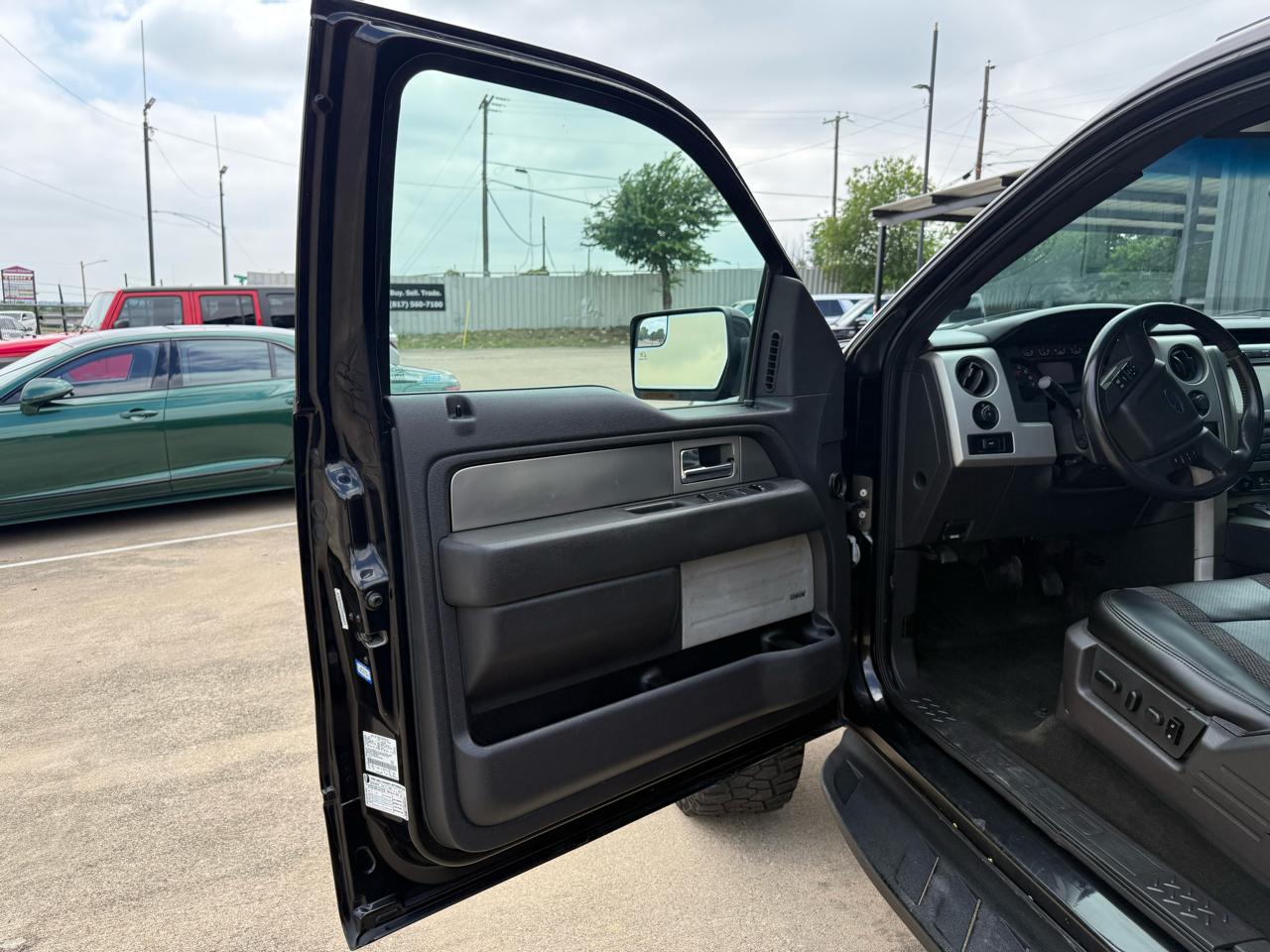 Ford F-150 4WD SuperCrew 145" SVT Raptor 2012