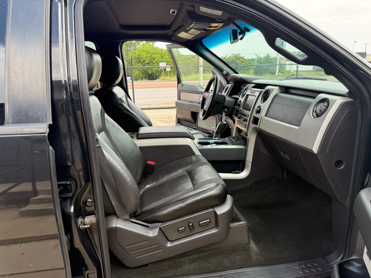 Ford F-150 4WD SuperCrew 145" SVT Raptor 2012