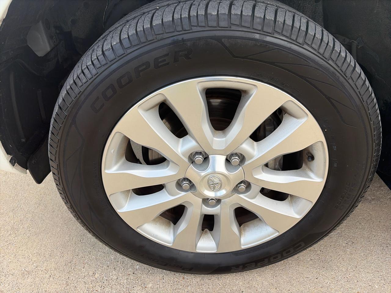 Toyota Sequoia Plantium 2WD 2014