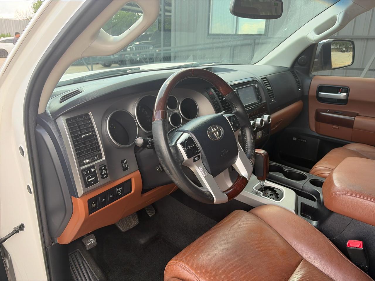 Toyota Sequoia Plantium 2WD 2014