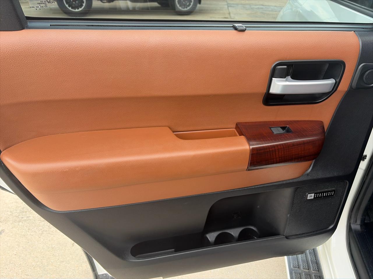 Toyota Sequoia Plantium 2WD 2014