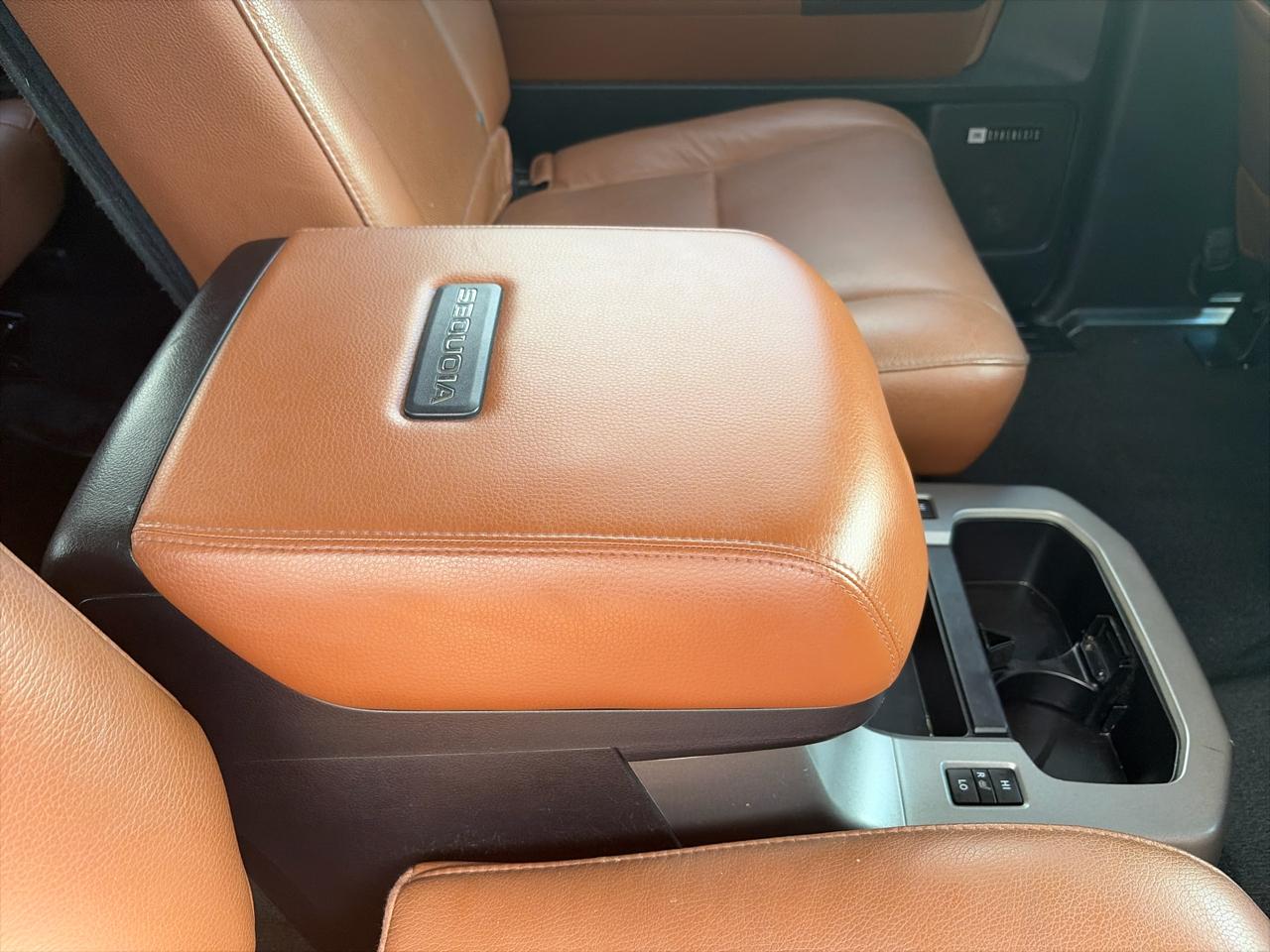 Toyota Sequoia Plantium 2WD 2014