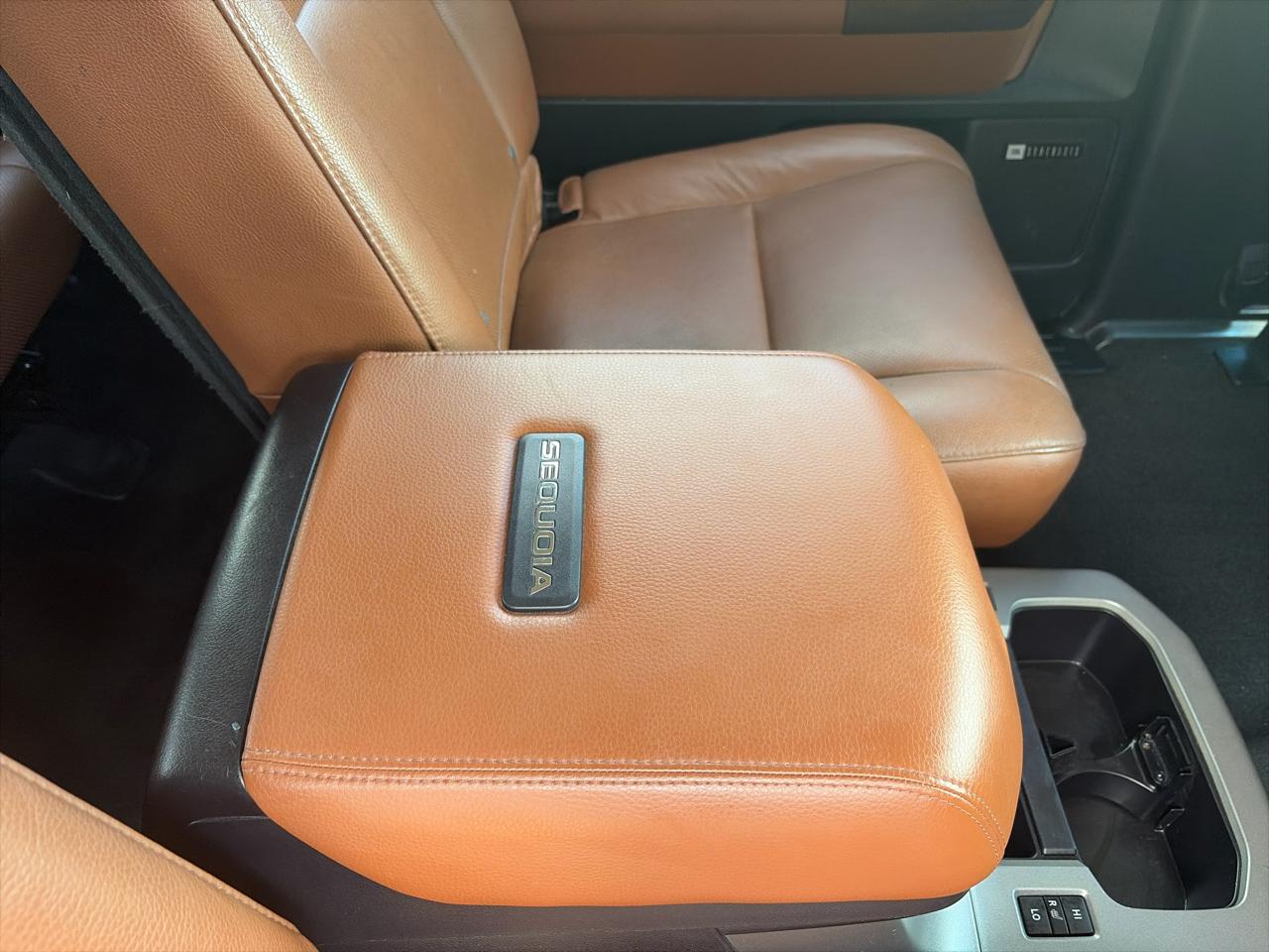 Toyota Sequoia Plantium 2WD 2014