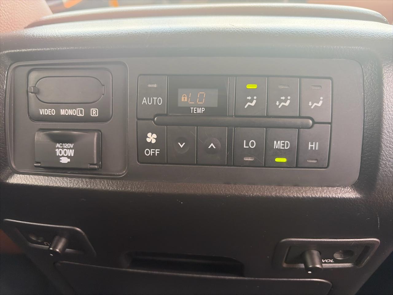 Toyota Sequoia Plantium 2WD 2014