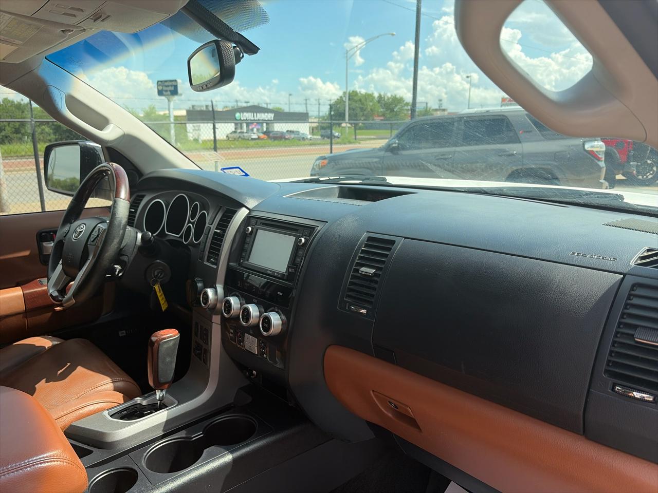 Toyota Sequoia Plantium 2WD 2014