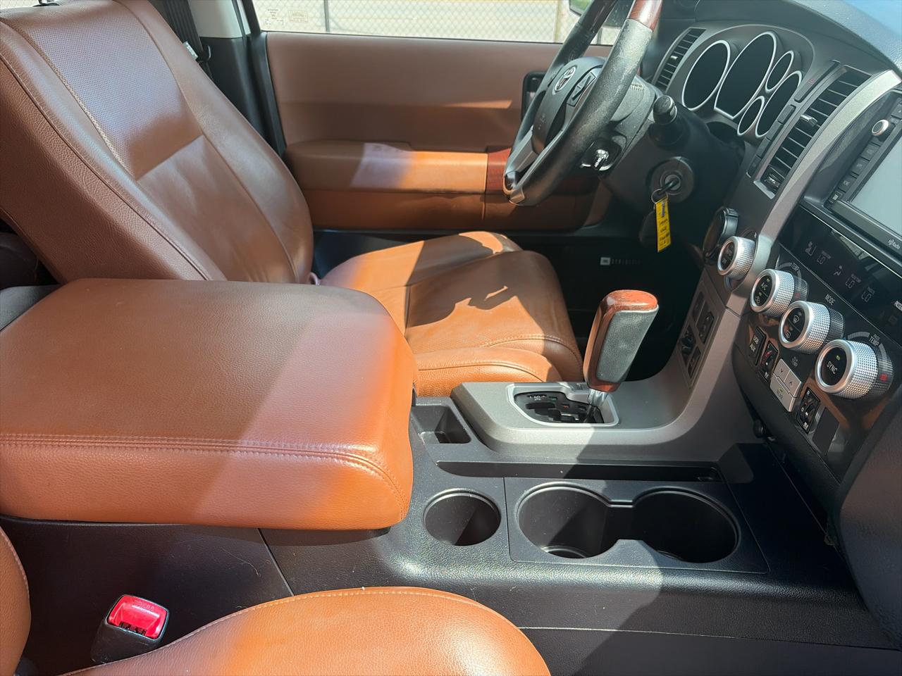 Toyota Sequoia Plantium 2WD 2014