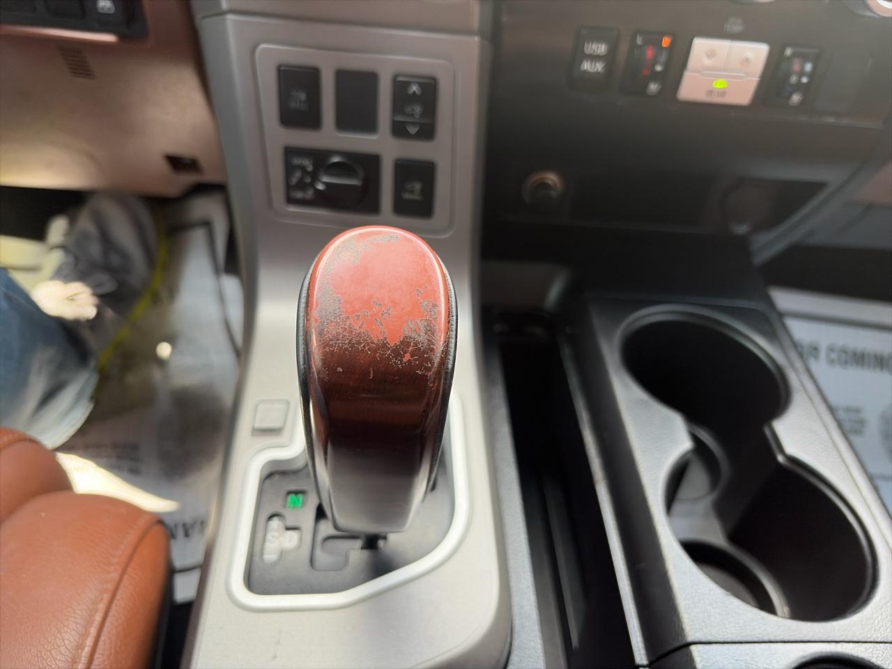 Toyota Sequoia Plantium 2WD 2014