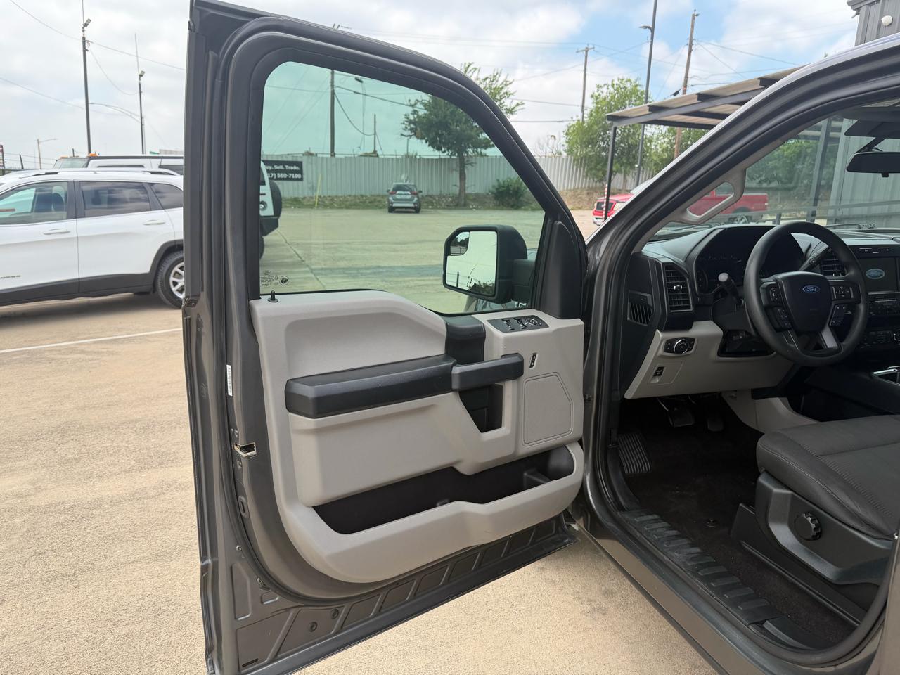 Ford F-150 2WD SuperCrew 139" XL 2019