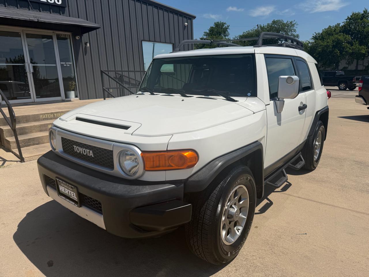 Toyota FJ Cruiser 2WD 2012