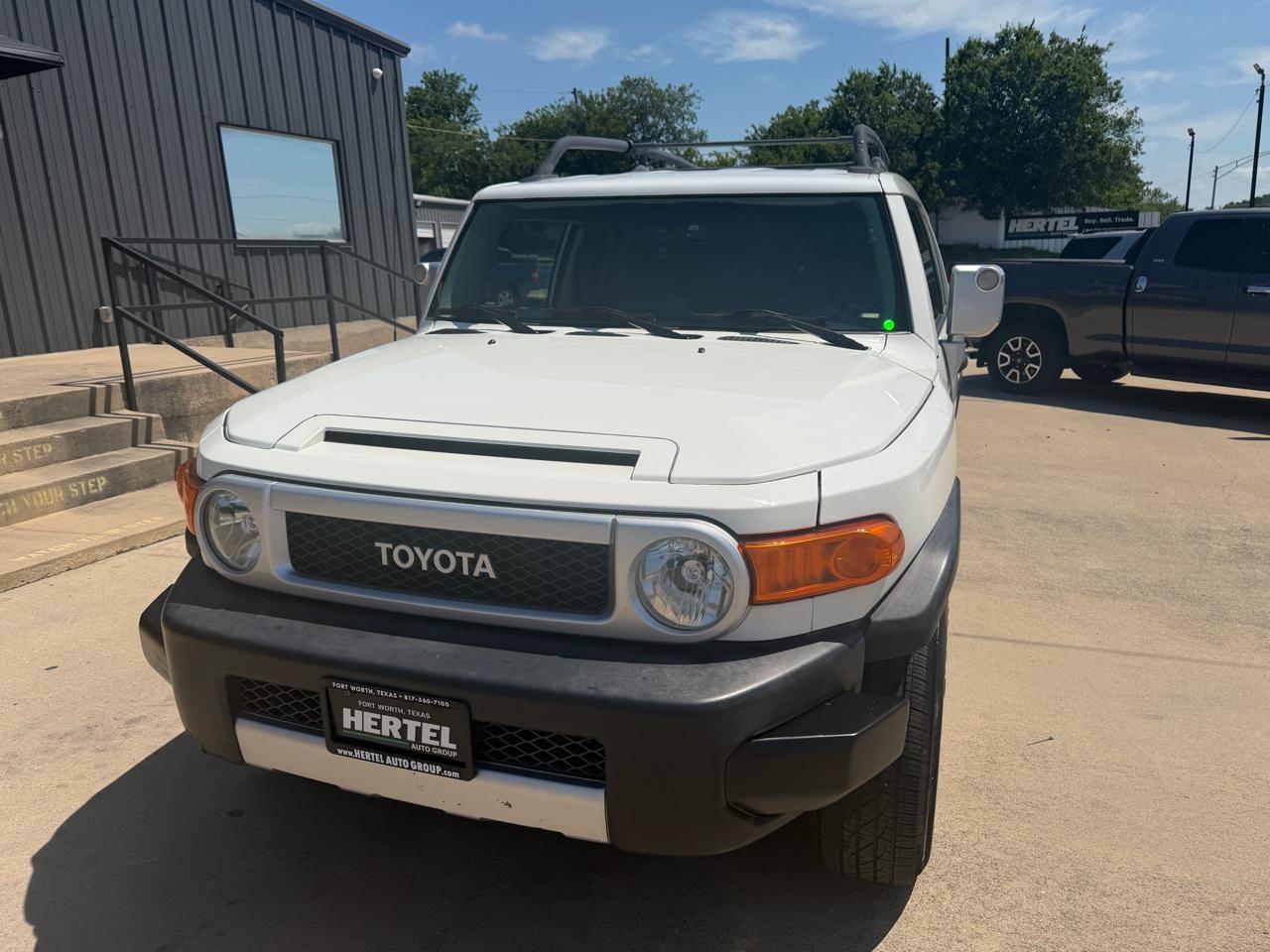 Toyota FJ Cruiser 2WD 2012