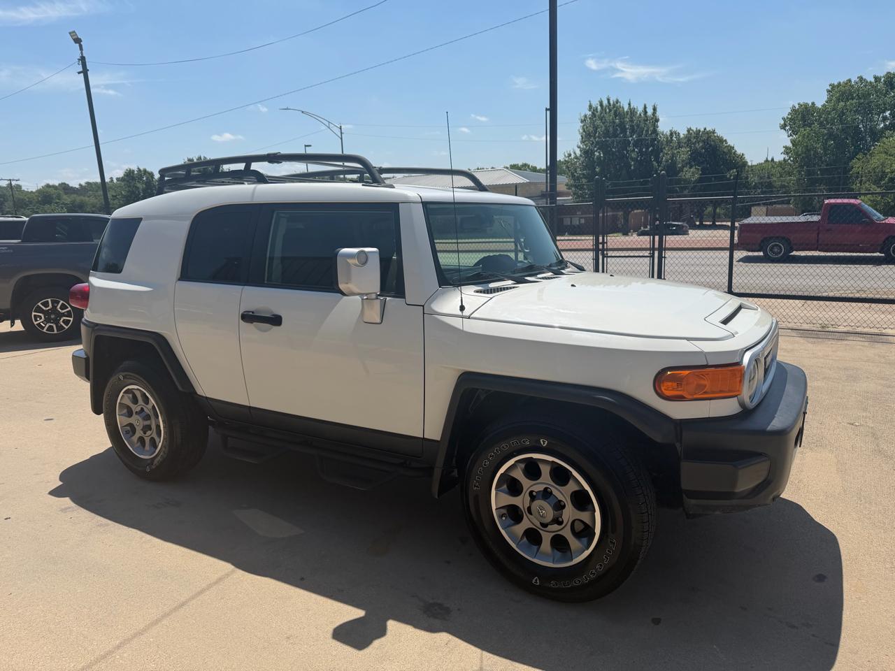Toyota FJ Cruiser 2WD 2012