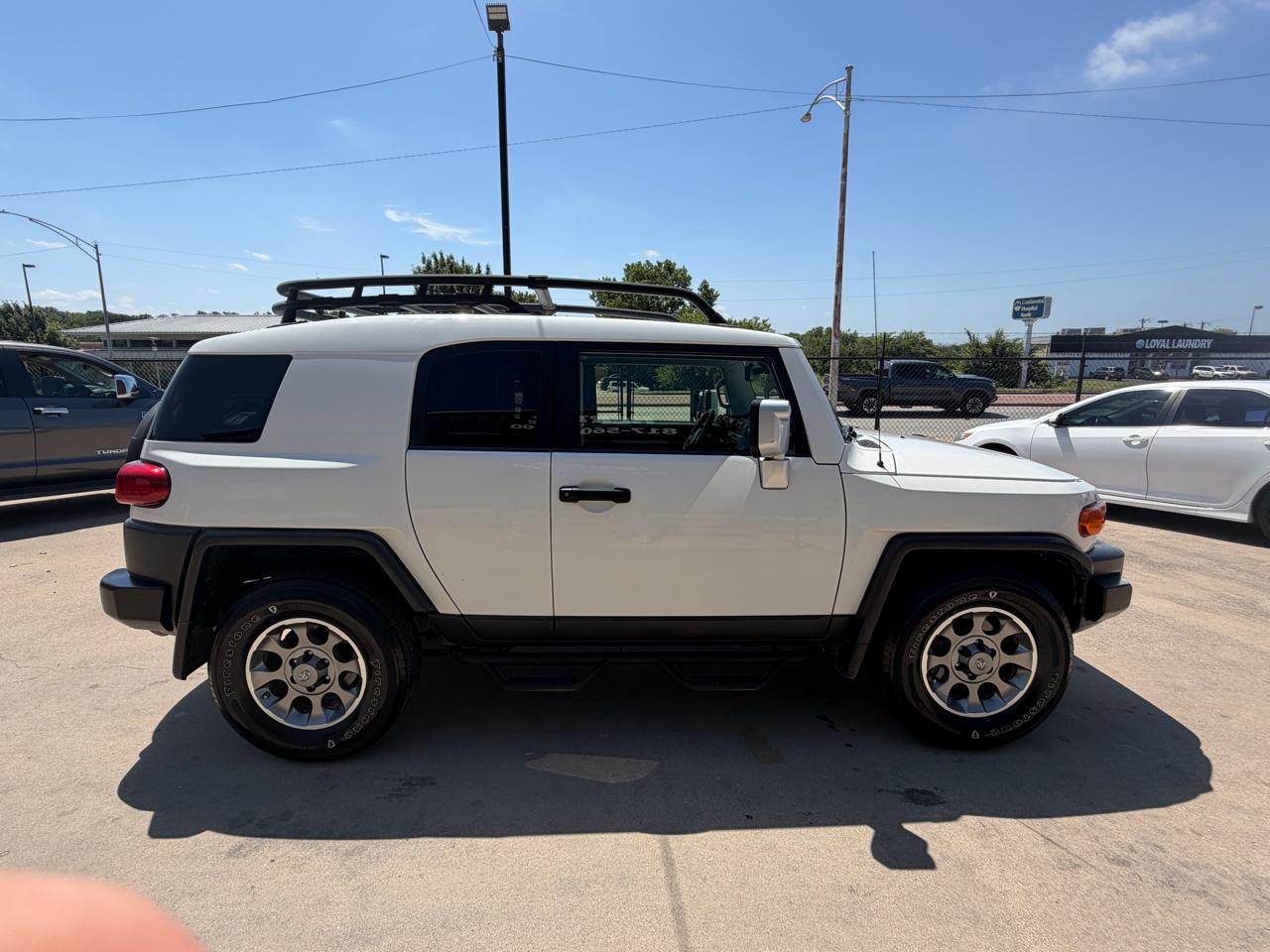 Toyota FJ Cruiser 2WD 2012