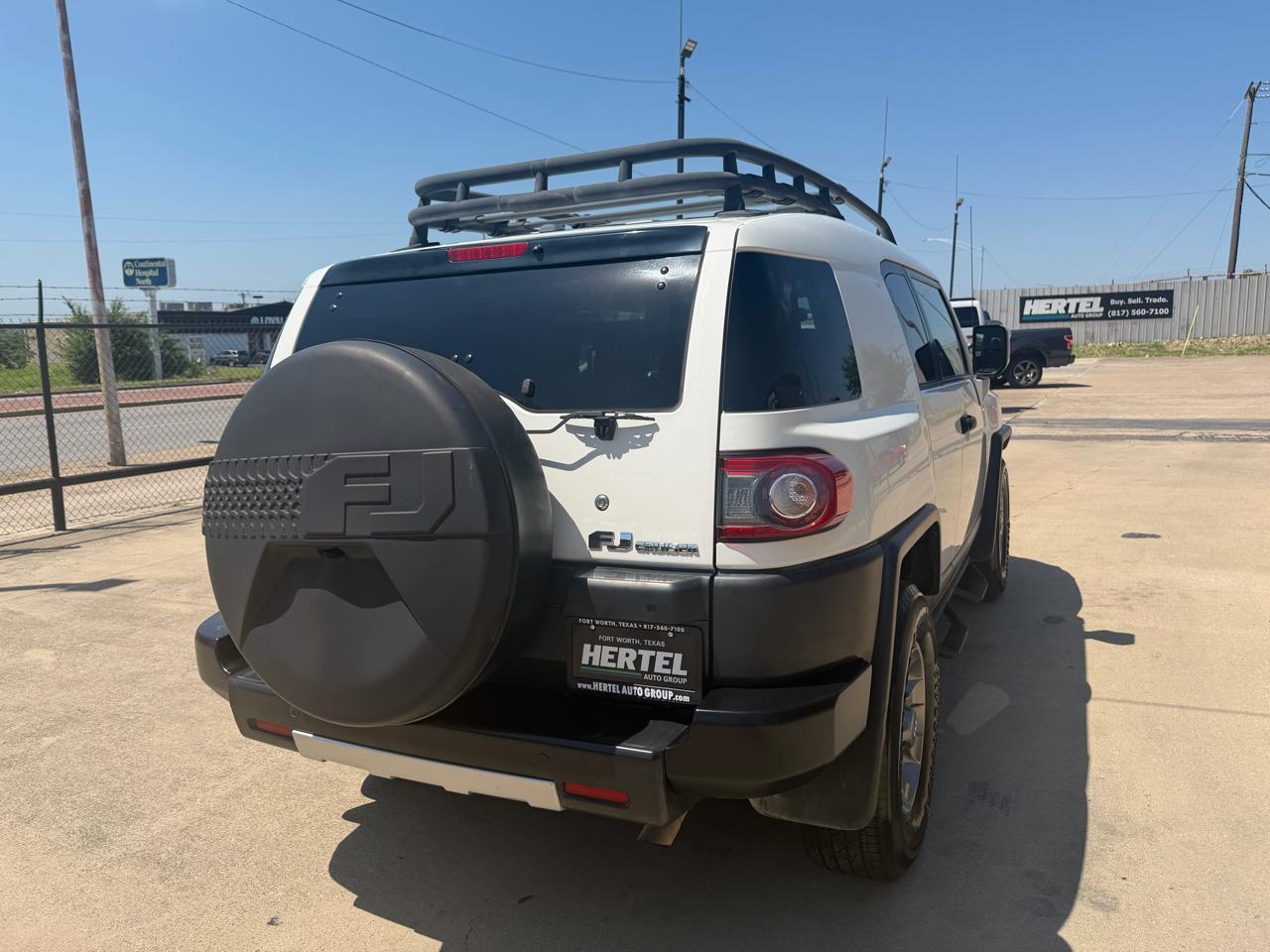Toyota FJ Cruiser 2WD 2012