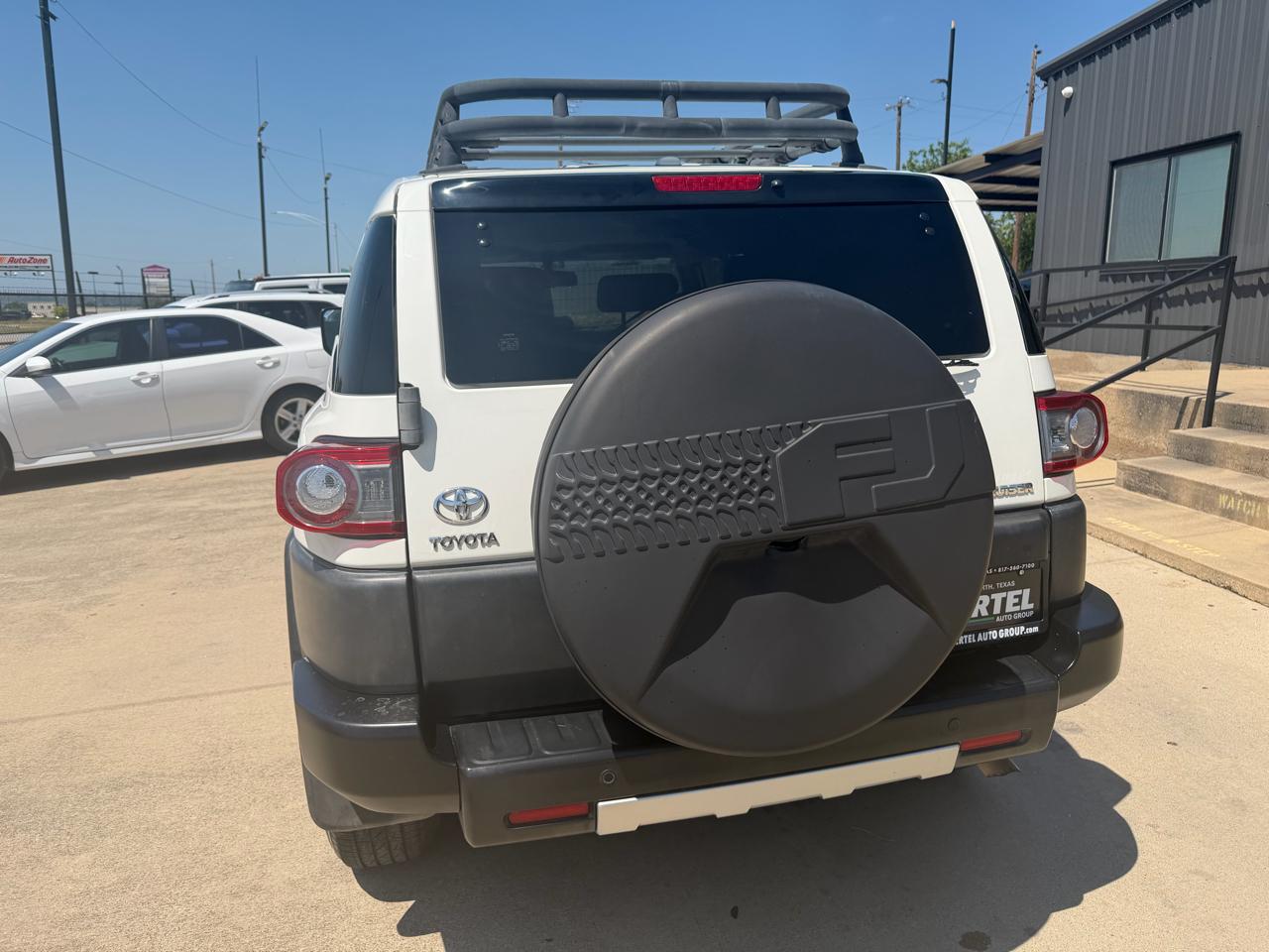 Toyota FJ Cruiser 2WD 2012