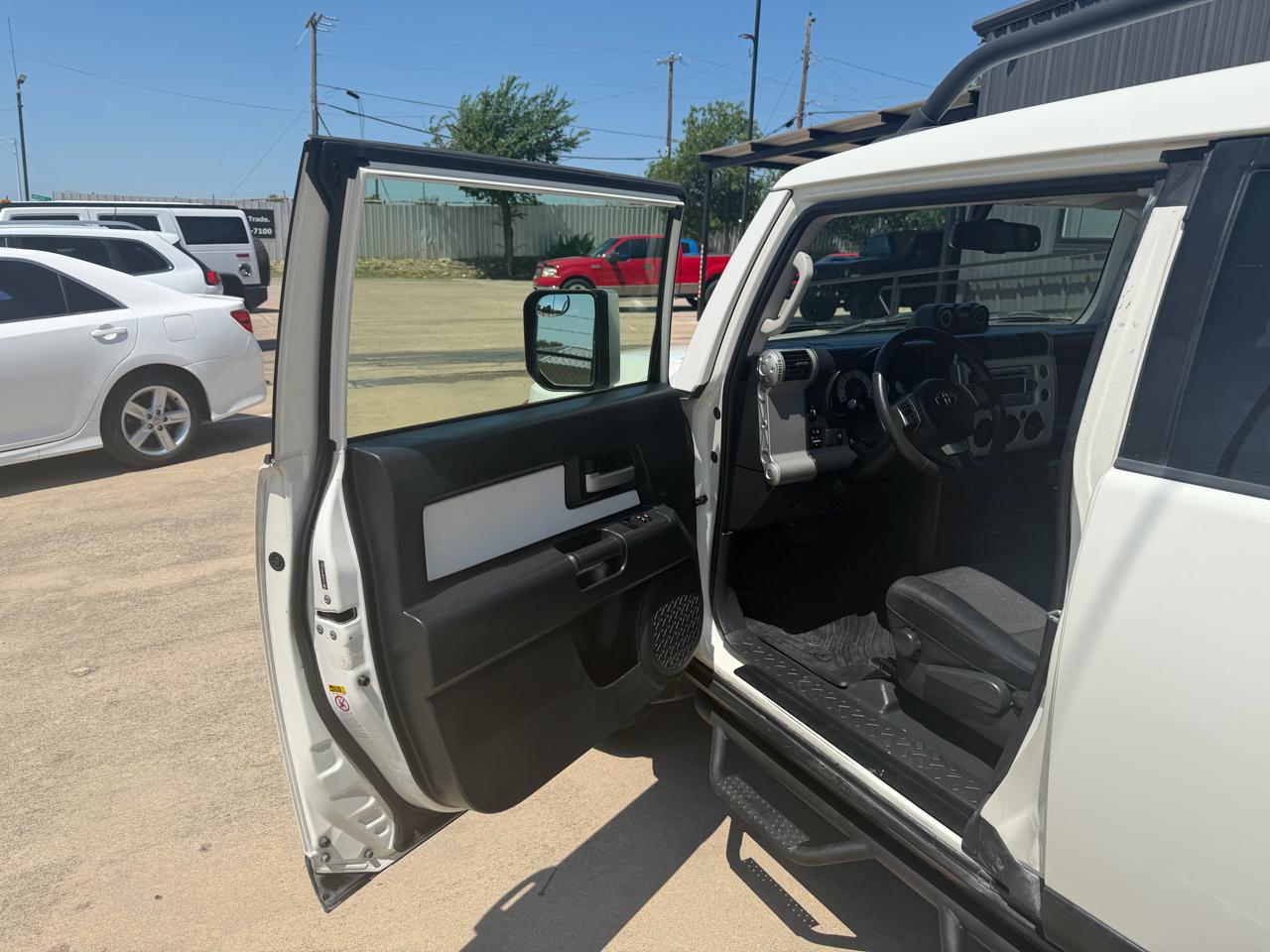 Toyota FJ Cruiser 2WD 2012