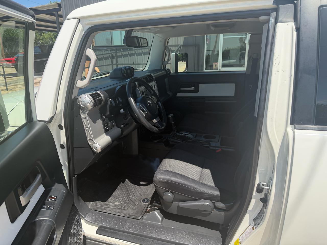 Toyota FJ Cruiser 2WD 2012