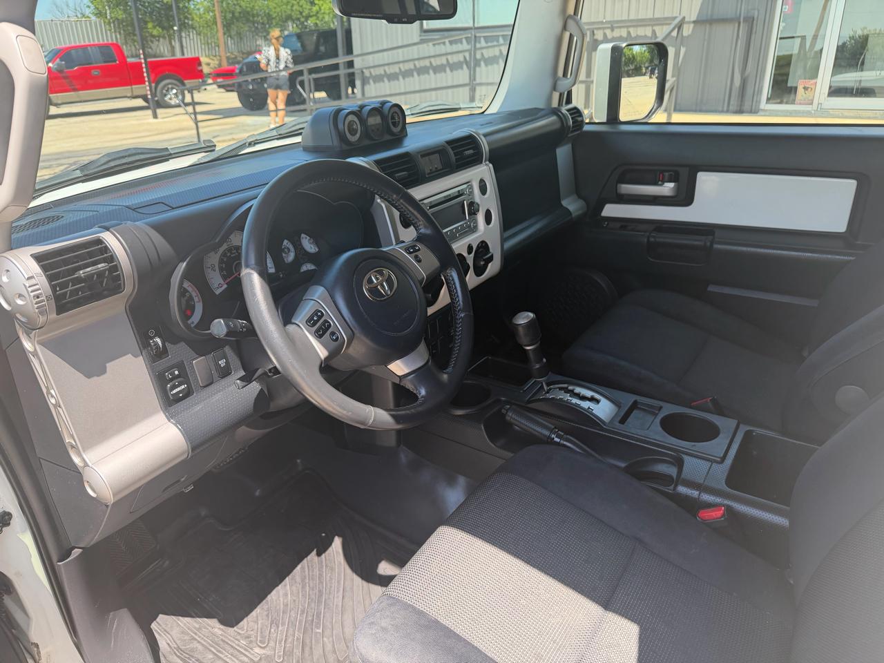 Toyota FJ Cruiser 2WD 2012