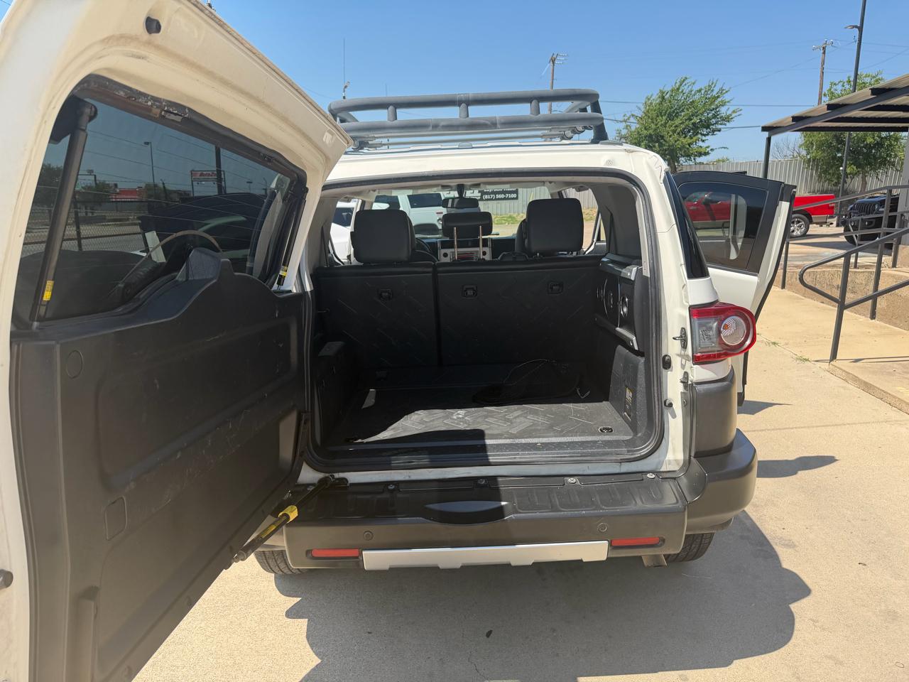 Toyota FJ Cruiser 2WD 2012