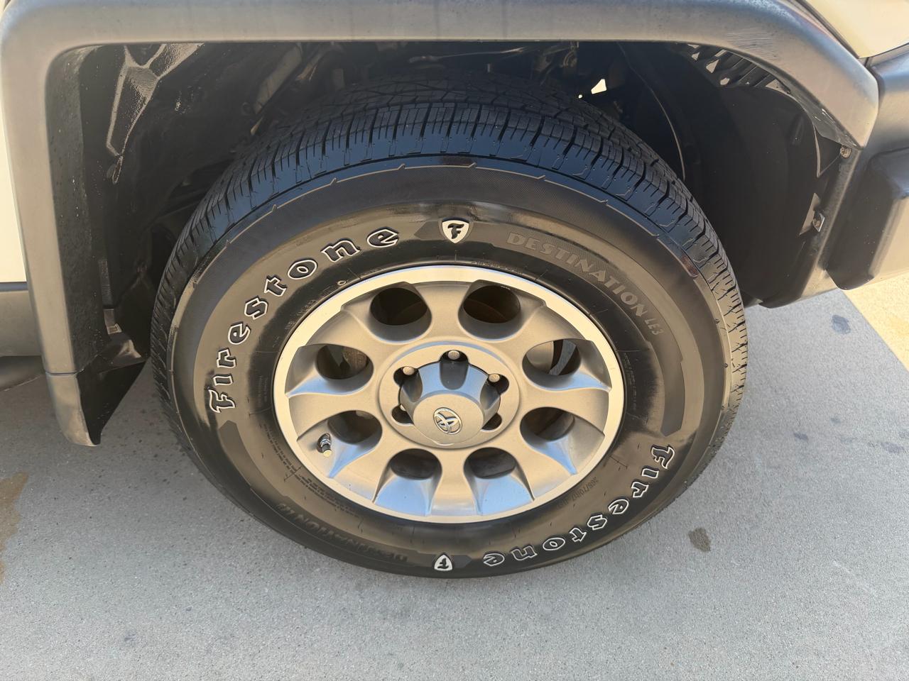 Toyota FJ Cruiser 2WD 2012