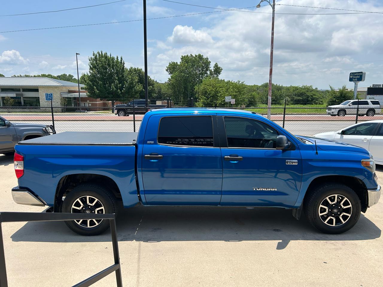 Toyota Tundra SR5 5.7L V8 CrewMax 2WD 2018