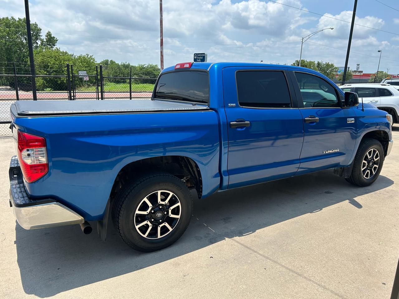 Toyota Tundra SR5 5.7L V8 CrewMax 2WD 2018