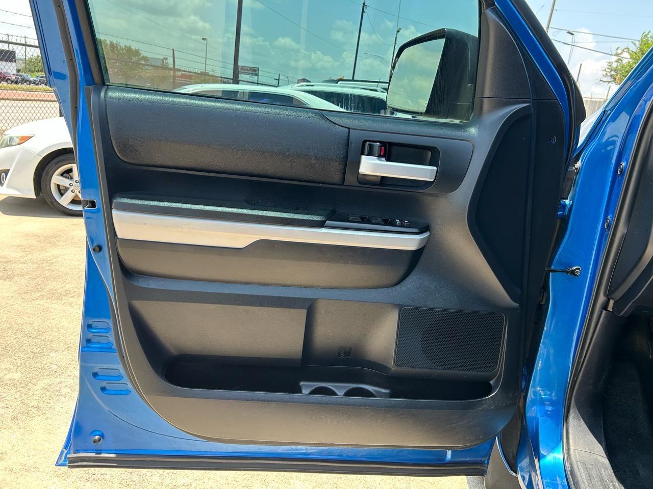 Toyota Tundra SR5 5.7L V8 CrewMax 2WD 2018