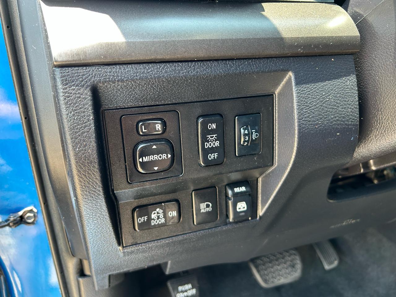 Toyota Tundra SR5 5.7L V8 CrewMax 2WD 2018