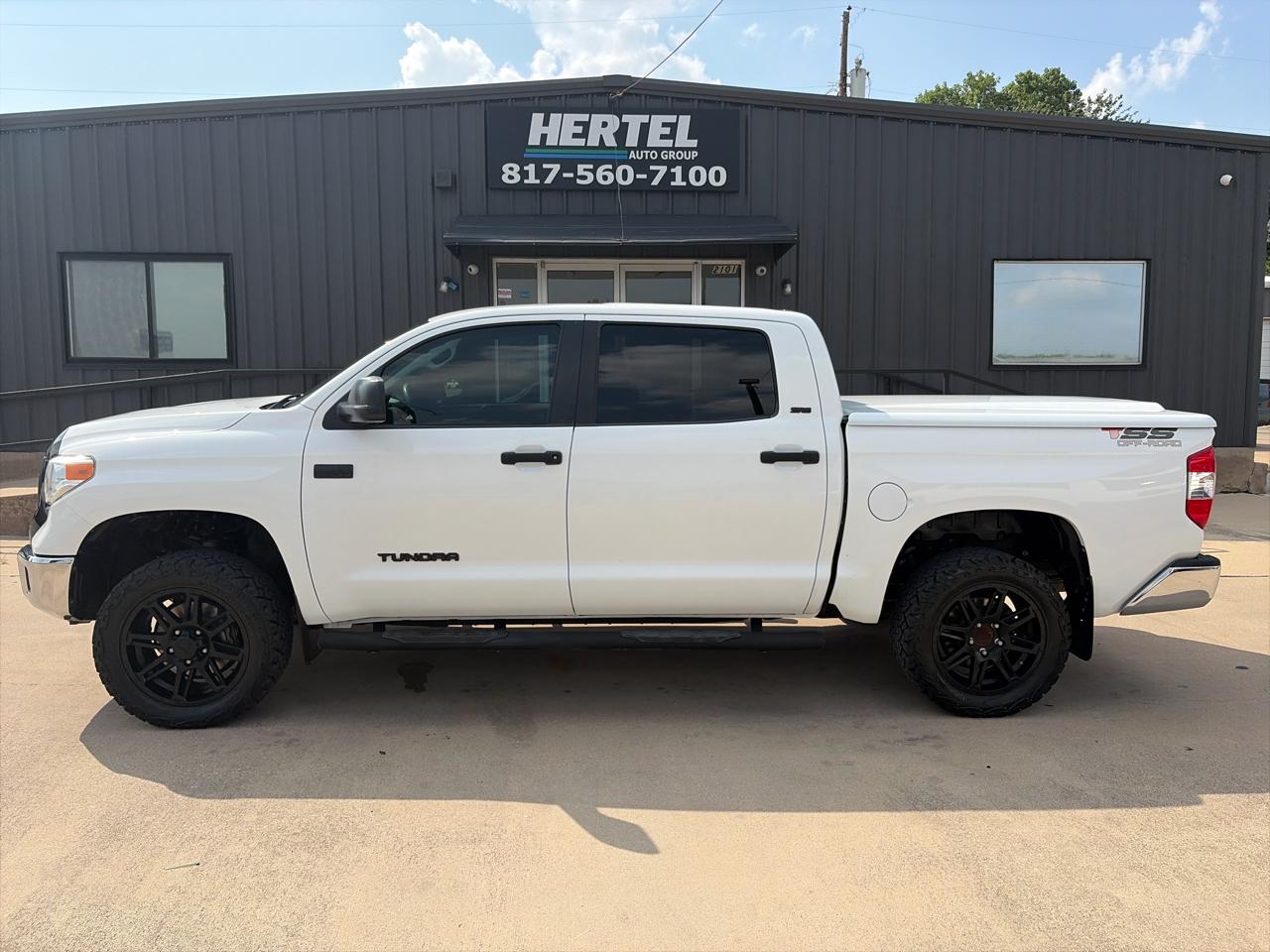 Toyota Tundra SR5 5.7L V8 FFV CrewMax 4WD 2017